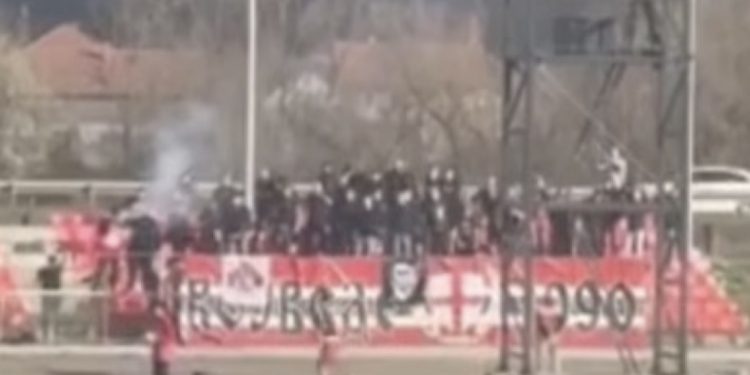 Bruka u sred Ramazana u Doboju: Navijačima Željezničara namazali tribinu svinjskom mašću