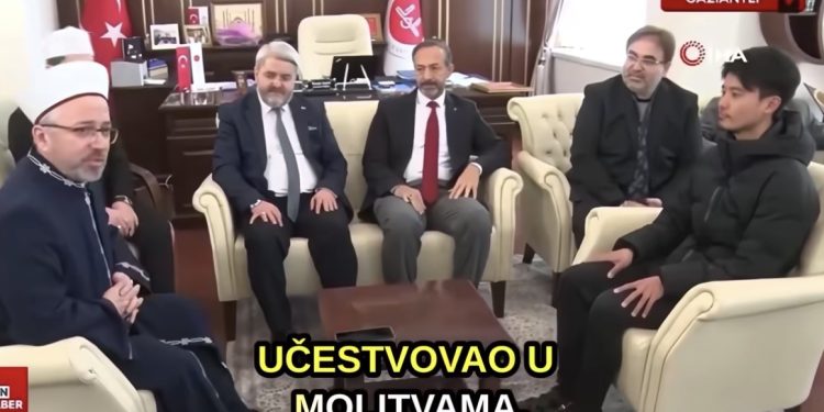 Japanskom turisti u Turskoj se pokvario bicikl: sklonio se u džamiji i izašao iz nje kao musliman