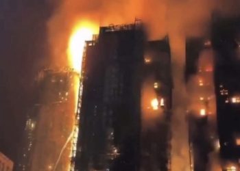 Tel Aviv pod raketnim udarom Irana – grad u plamenu, stanovnici u skloništima