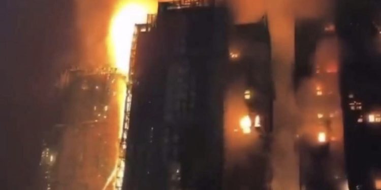 Tel Aviv pod raketnim udarom Irana – grad u plamenu, stanovnici u skloništima