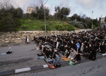 Muslimani u Jerusalimu klanjali Bajram na ulicama: Prvi put Al Aksa zatvorena od 1967. godine