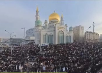Centralna džamija i dvorište oko nje u Moskvi prepuni na Bajram namazu VIDEO