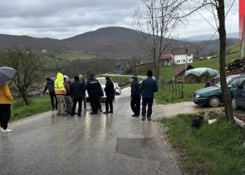 Građani Rogozne ponovo blokirali vozilo firme „Zlatna reka“, mještani svakodnevno patroliraju
