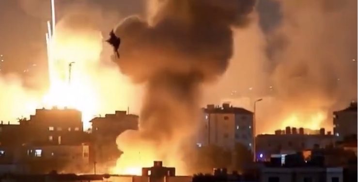 Jak napada Irana i Saveznika: za dva sata stotine raketa i kasetnih bomba bačeno na Izrael