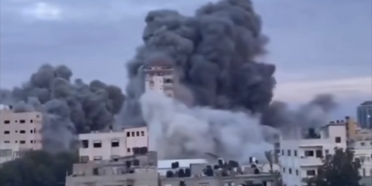 Rušenje Tel Aviva: Hipersonične rakete razorile u sred dana dio grada, padale zgrade kao kula od karata VIDEO