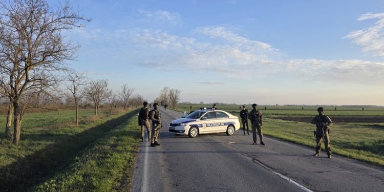 Policija i vojska u akciji u Kanjiži: Pronađena veća količina eksplozivnog materijala u blizini gasivada