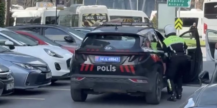 Tri osobe ubijene u pucnjavi u blizini izraelskog konzulata u Istanbulu, nekoliko policajaca povremeno