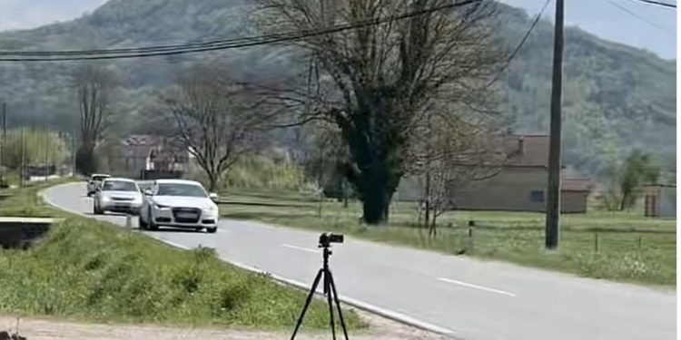 Smirio vozače lažnim radarom, postavio kameru pored puta gdje se vozilo preko 150 km/h