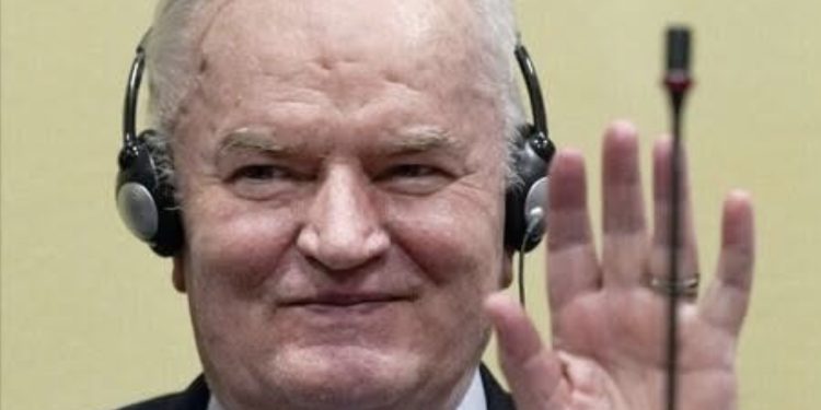 Srpski ministar posjetio osuđenog ratnog zločinca Ratka Mladića: Vlada daje garanciju za njegovo puštanje