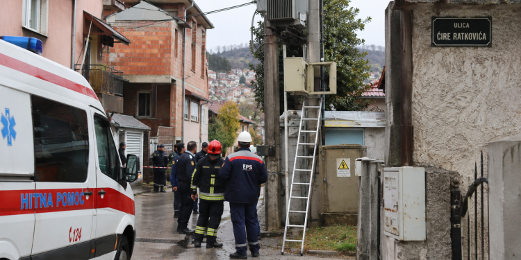 INCIDENT U NOVOM PAZARU: Povrijeđen radnik EPS-a nakon snažnog praska na trafostanici