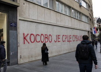 Nacional-šovinizam u Beogradu: Negiranje genocida i nezavisnosti Kosova, grafiti na zgradama