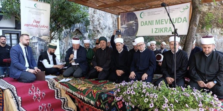 Hiljade vjernika na vrelu Bune: Blagajski mevlud čuva stoljetnu duhovnu tradiciju Bošnjaka