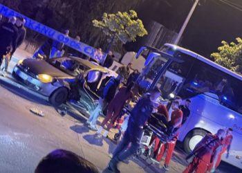 Saobraćajna nesreća kod UKRASA u Novom Pazaru, učestvovali civilno policijsko vozilo i autobus
