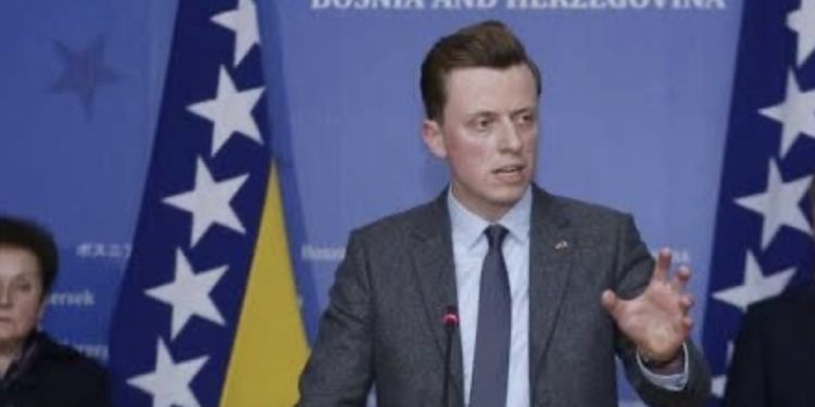 AHMETOVIĆ UPOZORAVA: Pred Bosnom i Hercegovinom su „sedmice sudbine“, Trojka širi laži