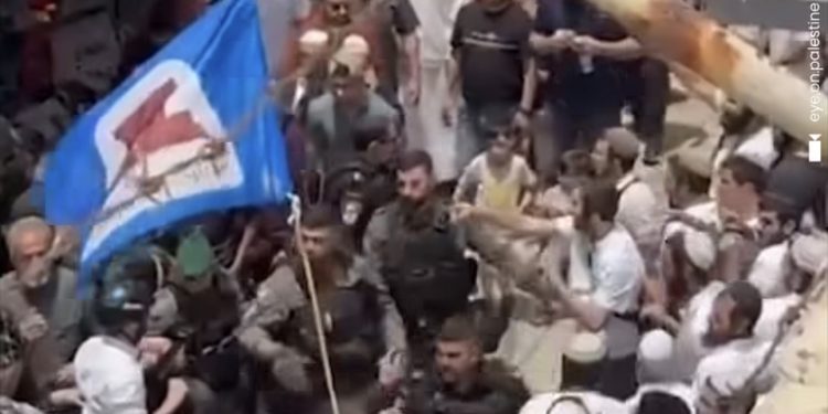 Palestinci napadnuti nakon džume namaza pa žestoko odgovorili cionistima VIDEO