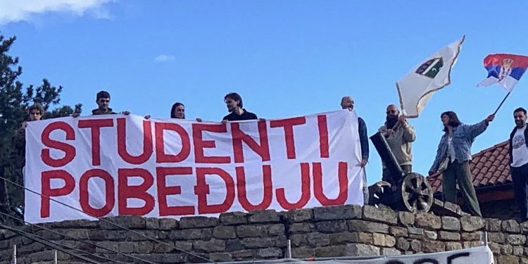 Novi Pazar:Studenti na Bedemu poslali poruku: „Studenti pobjeđuju“
