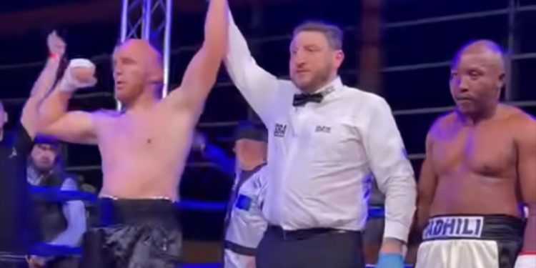 Semir Bajrović nokautom u drugoj rundi stigao do velike pobjede