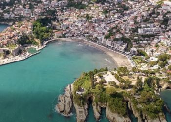 ULCINJ UVODI STROGA PRAVILA: Kazne do 500 eura za šetnju u kupaćem kostimu van plaža
