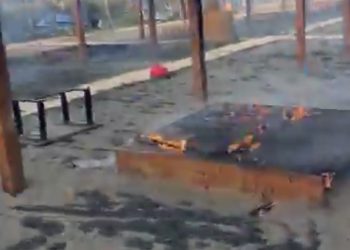 Drama u Ulcinju: Veliki požar progutao  popularnu plažu  “Cabo Beacha”, vatrogasci satima spašavali restoran