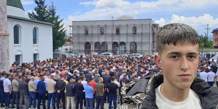 Tuga u Tutinu: Više od hiljadu ljudi klanjalo dženazu mladom Senaidu Pramenkoviću