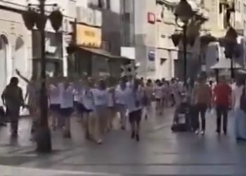 Skandal u Beogradu: Po uzoru na politiku Vlade, maturanti skandirali  ratnom zločincu Ratku Mladiću