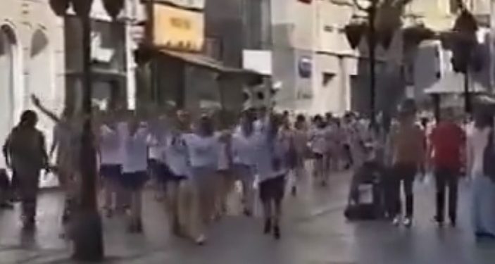 Skandal u Beogradu: Po uzoru na politiku Vlade, maturanti skandirali  ratnom zločincu Ratku Mladiću