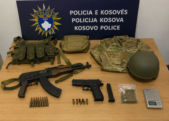 VELIKA POLICIJSKA AKCIJA NA SJEVERU KOSOVA: Pronađeni oružje, vojna oprema i narkotici