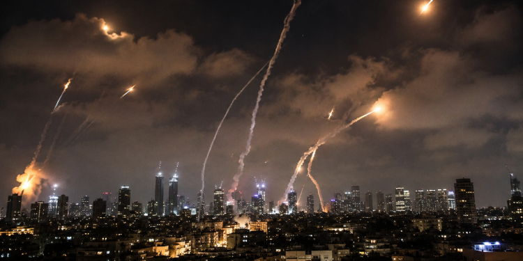 Bliski istok gori: Iran zasuo Izrael raketama zbog napada na Liban, Tel Aviv u panici