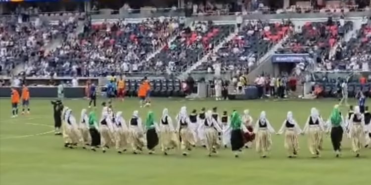 Prijateljska utakmica BiH-Panama: Fenomenalna atmosfera, ljiljani i folklor na poluvremenu VIDEO