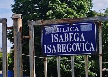 Tabla sa nazivom ulice Isa-Bega Isabegovića  u Novom Pazaru izazvala razočarenje: “Ko je ovaj lik”