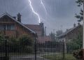 Muškarac poginuo od udara groma na kućnom pragu