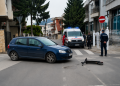 Automobil udario električni trotinet na raskrsnici u Novom Pazaru, jedna osoba povrijeđena