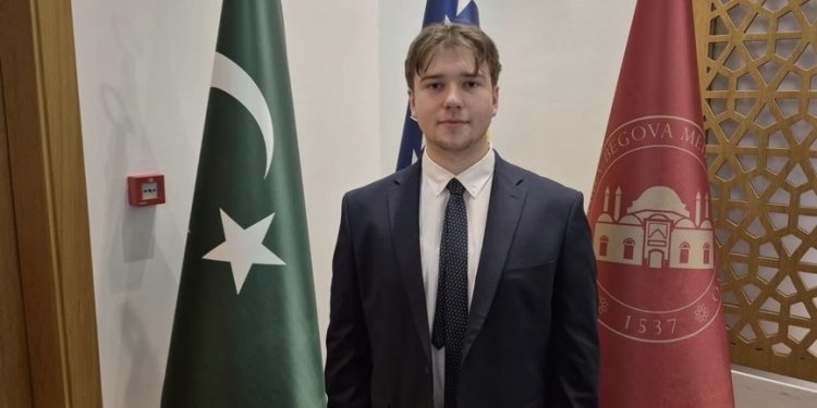 OD UČENIKA GENERACIJE DO HAFIZA KUR’ANA: Mladi Sarajlija Davud Ćuprija ostvario veliki životni uspjeh