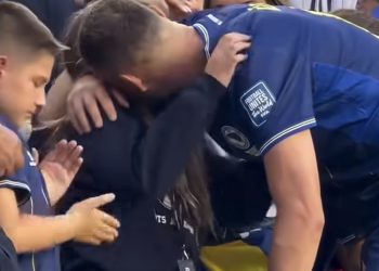 Džeko u zagrljaju porodice, tješio uplakani djecu: “Ponos vaš i cijele nacije- BABUKA”