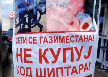 Plakati s porukama mržnje u Kruševcu izazvali osude: “Ne kupuj kod šiptara”, ispred pekare Albanca