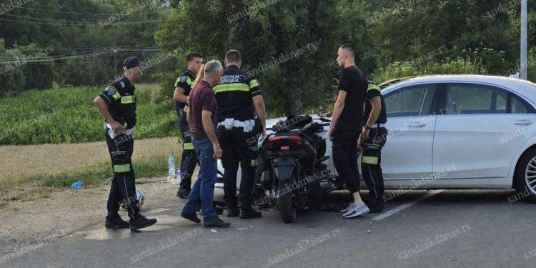 Teška saobraćajna nesreća u Novom Pazaru: Motocikl udario u Mercedes, povrijeđena dva maloljetnika
