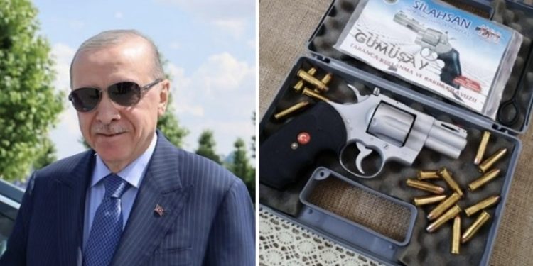 ERDOGANOV POKLON IZAZVAO PAŽNJU: Liderima NATO-a uručio gravirane revolvere sa pravom municijom