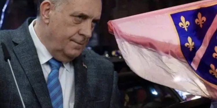 Dodik ponovo provocira izjavom o zastavi sa ljiljanima: “Ne u Republici Srpskoj, neka je stave u muzej”