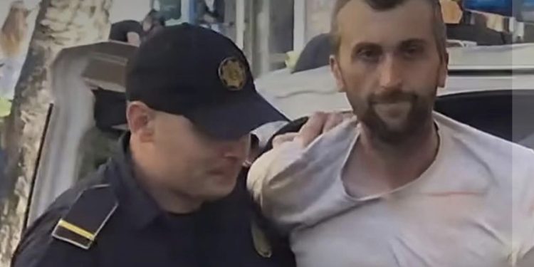 Dvostruko ubistvo u Hrasnici: Adnan L. usmrtio majku i brata lopatom, predat Tužilaštvu KS