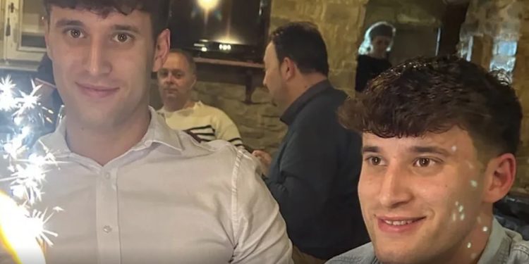 Braća blizanci (22) poginula od strujnog udara pokušavajući dohvatiti pticu s dalekovoda