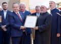 Dok mu Dudić dijeli ordenje i zahvalnice ispred Altun Alem džamije, Dačić negira Sandžak VIDEO