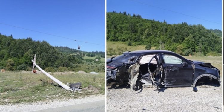 SAOBRAĆAJNA NESREĆA KOD TUTINA: Automobil se zakucao u banderu