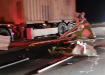 TEŠKA SAOBRAĆAJNA NESREĆA: Kamion se zakucao u zaustavljeno vozilo, krave mrtve po auto-putu