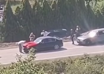 Skandal u Beranama: Policija zaustavila svatove iz Gusinja zbog nacionalne zastave Albanije VIDEO