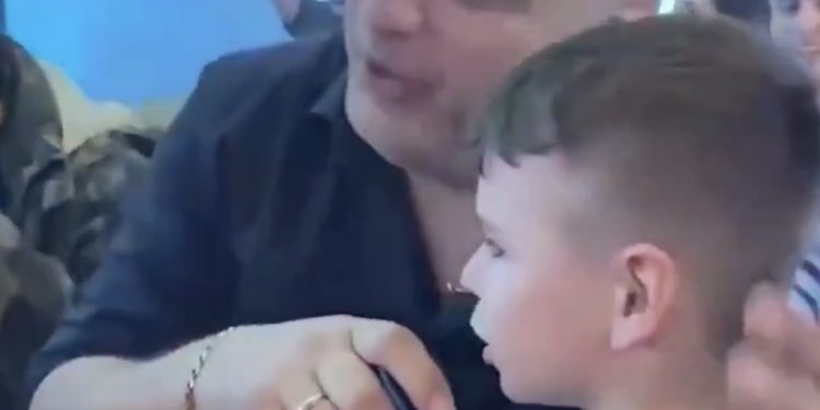 OVAKO SE OD DJECE PRAVE NOVI NACIONALISTI: MRŽNJA PREMA MUSLIMANIMA U PJESMAMA