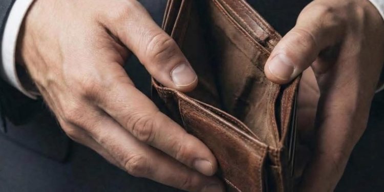 Dok se Vučić po Srbiji razbacuje milionima i poklonima, radnicima se nudi minimalac za preživljavanje
