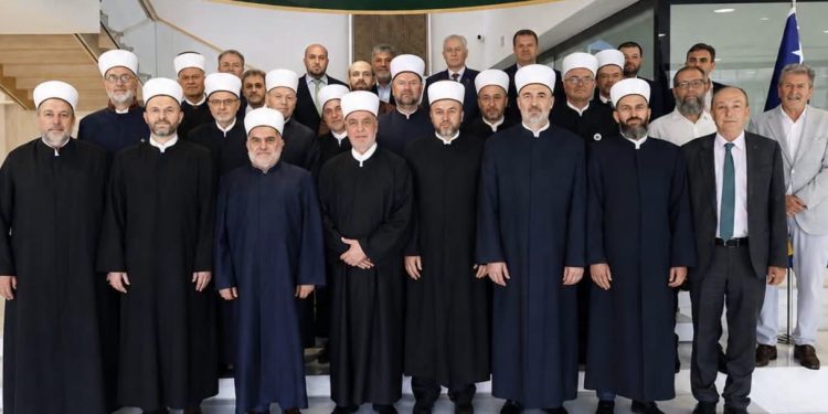 Kavazović sa potpisnicima povelje: Obnova jedinstva Islamske zajednice historijski iskorak za Bošnjake