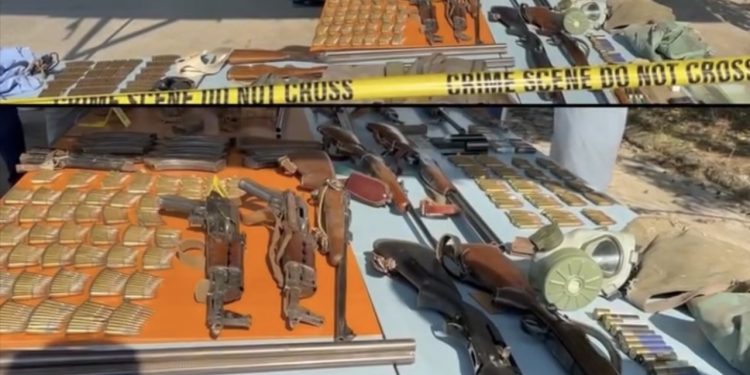Velika zapljena na sjeveru Kosova: Oružje, eksploziv, uniforme i gotovo 100.000 eura