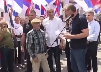 Snimak Vučića i očajnog građanina postao hit na društvenim mrežama VIDEO