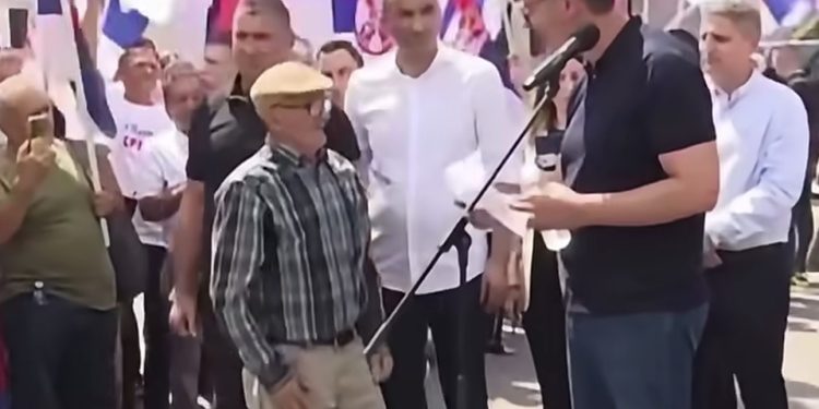 Snimak Vučića i očajnog građanina postao hit na društvenim mrežama VIDEO